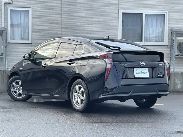 トヨタ プリウス S ツーリングセレクション 青森県 2016(平28)年 6.5万km アティチュードブラックマイカ ワンオーナー/ディーラー純正SDナビ（DSZT-YC4T）/　CD、DVD、SD、BT/フルセグTV/ビルトインETC/レザーシート/シートヒーター（D、N）/バックカメラ/社外15インチAWスタッドレスタイヤ/純正17インチAWサマータイヤ車載/寒冷地仕様/LEDヘッドライト/説明書/保証書/スペアキー×１