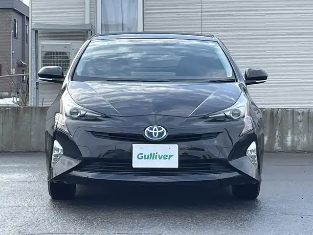 トヨタ プリウス S ツーリングセレクション 青森県 2016(平28)年 6.5万km アティチュードブラックマイカ ワンオーナー/ディーラー純正SDナビ（DSZT-YC4T）/　CD、DVD、SD、BT/フルセグTV/ビルトインETC/レザーシート/シートヒーター（D、N）/バックカメラ/社外15インチAWスタッドレスタイヤ/純正17インチAWサマータイヤ車載/寒冷地仕様/LEDヘッドライト/説明書/保証書/スペアキー×１