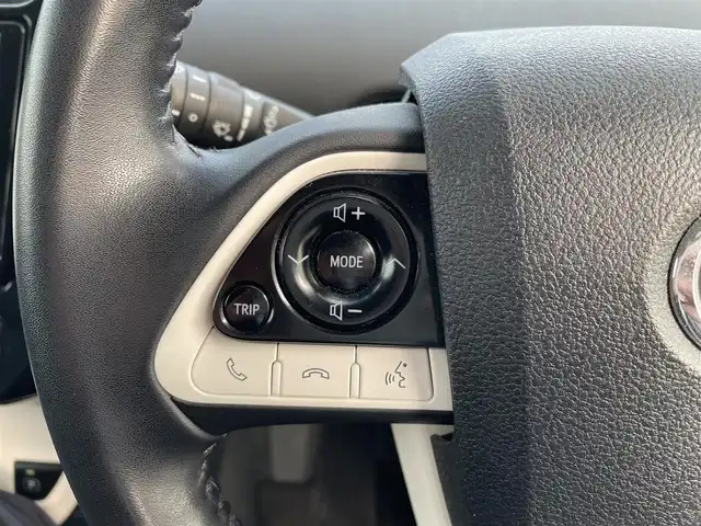 トヨタ プリウス S ツーリングセレクション 青森県 2016(平28)年 6.5万km アティチュードブラックマイカ ワンオーナー/ディーラー純正SDナビ（DSZT-YC4T）/　CD、DVD、SD、BT/フルセグTV/ビルトインETC/レザーシート/シートヒーター（D、N）/バックカメラ/社外15インチAWスタッドレスタイヤ/純正17インチAWサマータイヤ車載/寒冷地仕様/LEDヘッドライト/説明書/保証書/スペアキー×１