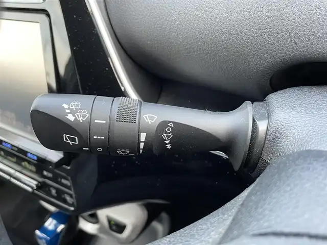 トヨタ プリウス S ツーリングセレクション 青森県 2016(平28)年 6.5万km アティチュードブラックマイカ ワンオーナー/ディーラー純正SDナビ（DSZT-YC4T）/　CD、DVD、SD、BT/フルセグTV/ビルトインETC/レザーシート/シートヒーター（D、N）/バックカメラ/社外15インチAWスタッドレスタイヤ/純正17インチAWサマータイヤ車載/寒冷地仕様/LEDヘッドライト/説明書/保証書/スペアキー×１