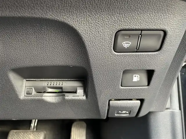 トヨタ プリウス S ツーリングセレクション 青森県 2016(平28)年 6.5万km アティチュードブラックマイカ ワンオーナー/ディーラー純正SDナビ（DSZT-YC4T）/　CD、DVD、SD、BT/フルセグTV/ビルトインETC/レザーシート/シートヒーター（D、N）/バックカメラ/社外15インチAWスタッドレスタイヤ/純正17インチAWサマータイヤ車載/寒冷地仕様/LEDヘッドライト/説明書/保証書/スペアキー×１