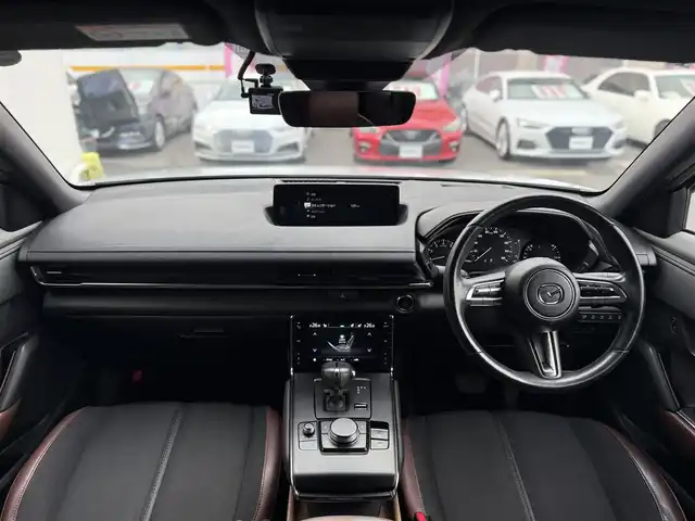 マツダ ＭＸ－３０ 愛知県 2021(令3)年 3.2万km セラミックM /純正メモリナビ//FM/AM/BT/USB/HDMI/フルセグ//360°ビューモニター//ビルトインETC//前後ドライブレコーダー//ベーシックパッケージ//本革巻きステアリング//交通標識認識システム//ヒーテッドドアミラー//ステアリングベゼル//ステアリングスイッチ//リアパッケージトレイ//アドバンストキーレスエントリーシステム//エクステリアパッケージ//ピラーガーニッシュ//インテリアパッケージ//360°セーフティパッケージ//ドライバーモニタリング//ユーティリティパッケージ//ステアリングヒーター//前席シートヒーター//運転席10wayパワーシート＆シートメモリ//セーフティパッケージ//アダプティブLEDライト//シグネチャーLEDランプ//デイタイムランニングライト//クルージング＆トラフィック・サポート//スマートブレーキサポート//茶革ハーフレザーシート//HUD/BSM/TCS/ACC//コーナーセンサー//レーンキープアシスト//ディスタンススピードアラート//前側方接近車両検知//後側方接近車両検知//車線逸脱警報//純正ドアバイザー//社外フロアマット//ISOFIX//保証書//取扱説明書//ナビ取扱説明書//ドラレコ取扱説明書//スマートスペアキー//D記録簿R3~R6