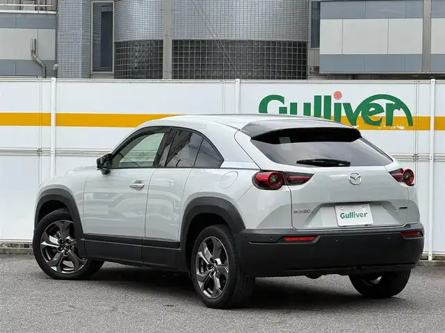 マツダ ＭＸ－３０ 愛知県 2021(令3)年 3.2万km セラミックM /純正メモリナビ//FM/AM/BT/USB/HDMI/フルセグ//360°ビューモニター//ビルトインETC//前後ドライブレコーダー//ベーシックパッケージ//本革巻きステアリング//交通標識認識システム//ヒーテッドドアミラー//ステアリングベゼル//ステアリングスイッチ//リアパッケージトレイ//アドバンストキーレスエントリーシステム//エクステリアパッケージ//ピラーガーニッシュ//インテリアパッケージ//360°セーフティパッケージ//ドライバーモニタリング//ユーティリティパッケージ//ステアリングヒーター//前席シートヒーター//運転席10wayパワーシート＆シートメモリ//セーフティパッケージ//アダプティブLEDライト//シグネチャーLEDランプ//デイタイムランニングライト//クルージング＆トラフィック・サポート//スマートブレーキサポート//茶革ハーフレザーシート//HUD/BSM/TCS/ACC//コーナーセンサー//レーンキープアシスト//ディスタンススピードアラート//前側方接近車両検知//後側方接近車両検知//車線逸脱警報//純正ドアバイザー//社外フロアマット//ISOFIX//保証書//取扱説明書//ナビ取扱説明書//ドラレコ取扱説明書//スマートスペアキー//D記録簿R3~R6