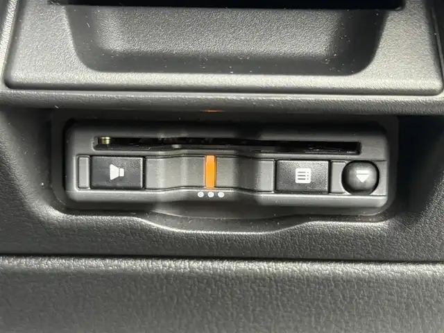 マツダ ＭＸ－３０ 愛知県 2021(令3)年 3.2万km セラミックM /純正メモリナビ//FM/AM/BT/USB/HDMI/フルセグ//360°ビューモニター//ビルトインETC//前後ドライブレコーダー//ベーシックパッケージ//本革巻きステアリング//交通標識認識システム//ヒーテッドドアミラー//ステアリングベゼル//ステアリングスイッチ//リアパッケージトレイ//アドバンストキーレスエントリーシステム//エクステリアパッケージ//ピラーガーニッシュ//インテリアパッケージ//360°セーフティパッケージ//ドライバーモニタリング//ユーティリティパッケージ//ステアリングヒーター//前席シートヒーター//運転席10wayパワーシート＆シートメモリ//セーフティパッケージ//アダプティブLEDライト//シグネチャーLEDランプ//デイタイムランニングライト//クルージング＆トラフィック・サポート//スマートブレーキサポート//茶革ハーフレザーシート//HUD/BSM/TCS/ACC//コーナーセンサー//レーンキープアシスト//ディスタンススピードアラート//前側方接近車両検知//後側方接近車両検知//車線逸脱警報//純正ドアバイザー//社外フロアマット//ISOFIX//保証書//取扱説明書//ナビ取扱説明書//ドラレコ取扱説明書//スマートスペアキー//D記録簿R3~R6