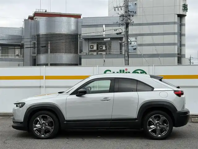 マツダ ＭＸ－３０ 愛知県 2021(令3)年 3.2万km セラミックM /純正メモリナビ//FM/AM/BT/USB/HDMI/フルセグ//360°ビューモニター//ビルトインETC//前後ドライブレコーダー//ベーシックパッケージ//本革巻きステアリング//交通標識認識システム//ヒーテッドドアミラー//ステアリングベゼル//ステアリングスイッチ//リアパッケージトレイ//アドバンストキーレスエントリーシステム//エクステリアパッケージ//ピラーガーニッシュ//インテリアパッケージ//360°セーフティパッケージ//ドライバーモニタリング//ユーティリティパッケージ//ステアリングヒーター//前席シートヒーター//運転席10wayパワーシート＆シートメモリ//セーフティパッケージ//アダプティブLEDライト//シグネチャーLEDランプ//デイタイムランニングライト//クルージング＆トラフィック・サポート//スマートブレーキサポート//茶革ハーフレザーシート//HUD/BSM/TCS/ACC//コーナーセンサー//レーンキープアシスト//ディスタンススピードアラート//前側方接近車両検知//後側方接近車両検知//車線逸脱警報//純正ドアバイザー//社外フロアマット//ISOFIX//保証書//取扱説明書//ナビ取扱説明書//ドラレコ取扱説明書//スマートスペアキー//D記録簿R3~R6