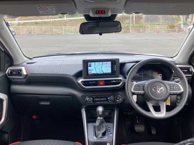 トヨタ ライズ Z 岡山県 2020(令2)年 1.1万km シャイニングホワイトパール 社外メモリナビ　/CN-RE06WD/フルセグTV、CD、DVD、Bluetooth、FM、AM/全方位カメラ/前席シートヒーター/ETC/USB充電/オートライト/LEDヘッドライト/フォグランプ/リアフォグ/レーダークルーズコントロール/スマートアシスト/・先行車発進お知らせ/・ステアリングアシスト/・衝突警報/・車線逸脱警報/・標識認識機能