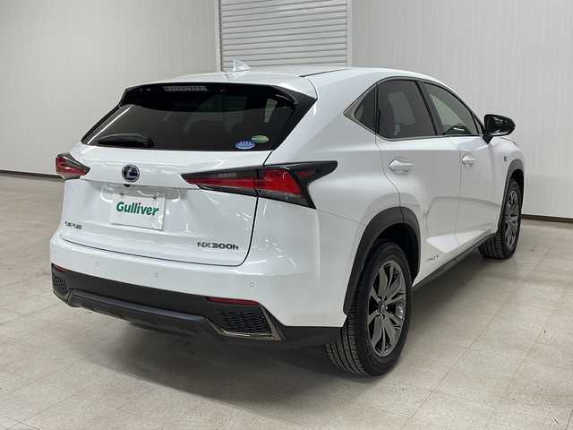 レクサス ＮＸ 300h Fスポーツ 熊本県 2019(令1)年 4万km ホワイトノーヴァガラスフレーク 禁煙車/ナビ/（SD/CD/Bluetooth/USB/フルセグテレビ）/左サイド・バックカメラ/レーダークルーズコントロール/レーンキープアシスト/ブラインドスポットモニター/黒革シート/シートベンチレーション/前席パワーシート/ドライブ席シートメモリ/LEDライト/オートライト/シーケンシャルウィンカー/パワーバックドア/スペアキー/カードキー/取扱説明書/保証書