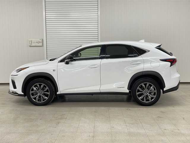レクサス ＮＸ 300h Fスポーツ 熊本県 2019(令1)年 4万km ホワイトノーヴァガラスフレーク 禁煙車/ナビ/（SD/CD/Bluetooth/USB/フルセグテレビ）/左サイド・バックカメラ/レーダークルーズコントロール/レーンキープアシスト/ブラインドスポットモニター/黒革シート/シートベンチレーション/前席パワーシート/ドライブ席シートメモリ/LEDライト/オートライト/シーケンシャルウィンカー/パワーバックドア/スペアキー/カードキー/取扱説明書/保証書