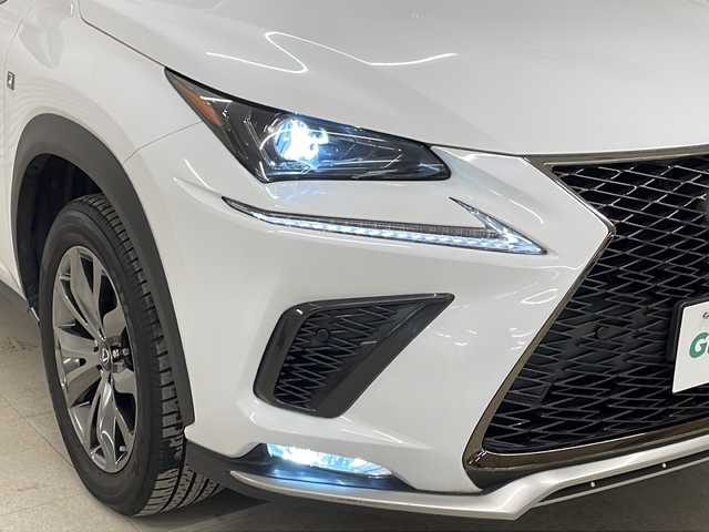 レクサス ＮＸ 300h Fスポーツ 熊本県 2019(令1)年 4万km ホワイトノーヴァガラスフレーク 禁煙車/ナビ/（SD/CD/Bluetooth/USB/フルセグテレビ）/左サイド・バックカメラ/レーダークルーズコントロール/レーンキープアシスト/ブラインドスポットモニター/黒革シート/シートベンチレーション/前席パワーシート/ドライブ席シートメモリ/LEDライト/オートライト/シーケンシャルウィンカー/パワーバックドア/スペアキー/カードキー/取扱説明書/保証書