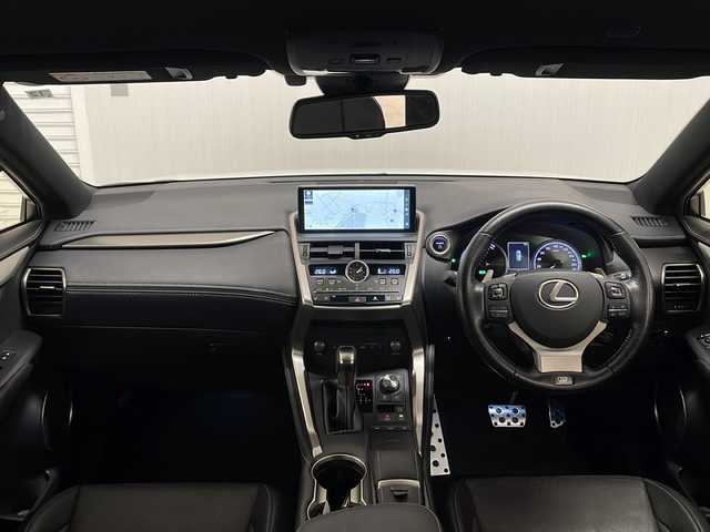 レクサス ＮＸ 300h Fスポーツ 熊本県 2019(令1)年 4万km ホワイトノーヴァガラスフレーク 禁煙車/ナビ/（SD/CD/Bluetooth/USB/フルセグテレビ）/左サイド・バックカメラ/レーダークルーズコントロール/レーンキープアシスト/ブラインドスポットモニター/黒革シート/シートベンチレーション/前席パワーシート/ドライブ席シートメモリ/LEDライト/オートライト/シーケンシャルウィンカー/パワーバックドア/スペアキー/カードキー/取扱説明書/保証書