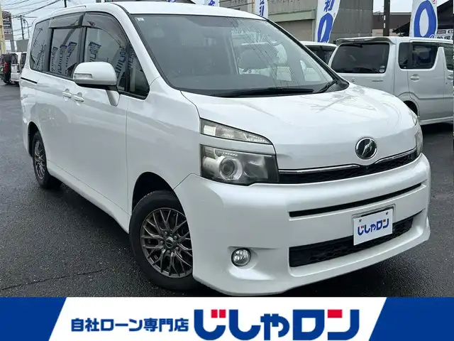 トヨタ ヴォクシー X 奈良県 2013(平25)年 5.5万km ホワイトパールクリスタルシャイン ”(株)IDOMが運営する【じしゃロン奈良店】の自社ローン専用車両になります。/こちらは現金またはオートローンご利用時の価格です。自社ローンご希望の方は別途その旨お申付け下さい”