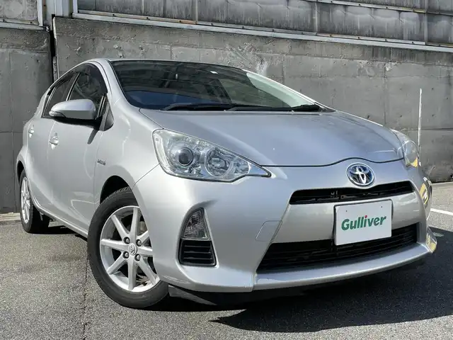 トヨタ アクア S 愛知県 2012(平24)年 12.7万km シルバーM 純正ナビ/フルセグTV・CD・DVD・Bluetooth・SD/バックカメラ/ETC/ハロゲンヘッドライト/オートライト/フォグランプ/ステアリングスイッチ/フェンダーポール/スマートキー/プッシュスタート/純正フロアマット/純正ドアバイザー/ISOFIX/社外15インチAW付き冬タイヤ（175/65/15）/保証書/取扱説明書/スペアスマートキー