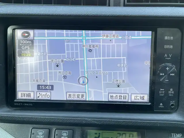 トヨタ アクア S 愛知県 2012(平24)年 12.7万km シルバーM 純正ナビ/フルセグTV・CD・DVD・Bluetooth・SD/バックカメラ/ETC/ハロゲンヘッドライト/オートライト/フォグランプ/ステアリングスイッチ/フェンダーポール/スマートキー/プッシュスタート/純正フロアマット/純正ドアバイザー/ISOFIX/社外15インチAW付き冬タイヤ（175/65/15）/保証書/取扱説明書/スペアスマートキー
