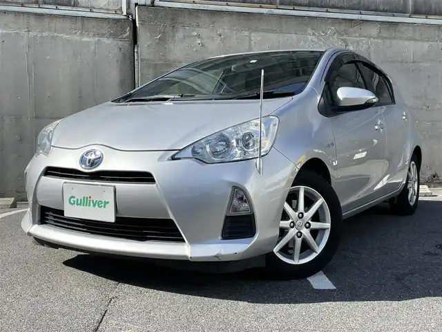 トヨタ アクア S 愛知県 2012(平24)年 12.7万km シルバーM 純正ナビ/フルセグTV・CD・DVD・Bluetooth・SD/バックカメラ/ETC/ハロゲンヘッドライト/オートライト/フォグランプ/ステアリングスイッチ/フェンダーポール/スマートキー/プッシュスタート/純正フロアマット/純正ドアバイザー/ISOFIX/社外15インチAW付き冬タイヤ（175/65/15）/保証書/取扱説明書/スペアスマートキー