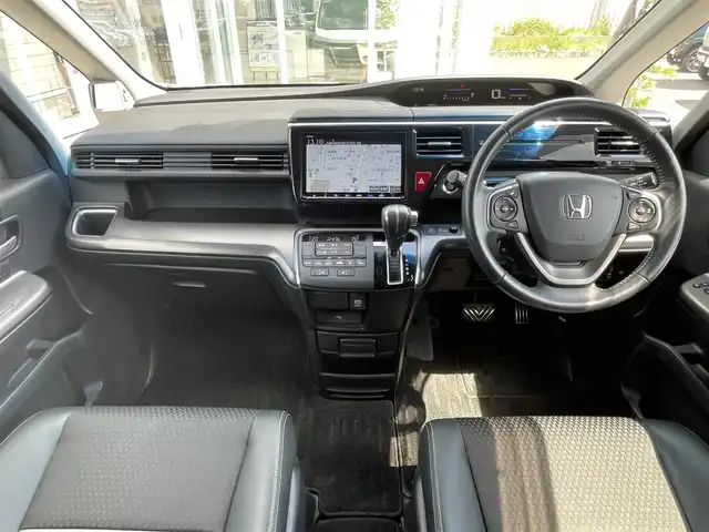 ホンダ ステップワゴン スパーダクールスピリット HセンシングBスタイル 道央・札幌 2019(平31)年 1.9万km プラチナホワイトパール ・４WD/・ホンダセンシング/・ワンオーナー/・寒冷地仕様/・純正ナビ/　CD＆DVD＆BT＆TV/・バックカメラ/・ハーフレザーシート/・両側パワースライドドア/・レーンキープアシスト/・レーダークルーズコントロール/・アイドリングストップ/・シートヒーター/・オートエアコン/・オートライト/・プッシュスタート/・スマートキー/・純正エンジンスターター/・ビルトインETC/・パドルシフト/・ミラーヒーター/・電動格納ミラー/・ワイパー熱線/・純正AW＆冬タイヤ積込/・わくわくゲート/・純正フロアマット/・ドアバイザー/・ウィンカーミラー/・フォグライト/・LEDヘッドライト/・スペアキー
