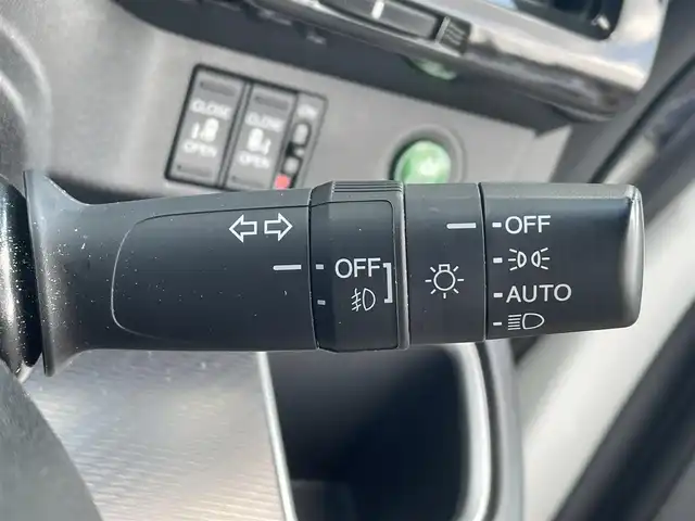 ホンダ ステップワゴン スパーダクールスピリット HセンシングBスタイル 道央・札幌 2019(平31)年 1.9万km プラチナホワイトパール ・４WD/・ホンダセンシング/・ワンオーナー/・寒冷地仕様/・純正ナビ/　CD＆DVD＆BT＆TV/・バックカメラ/・ハーフレザーシート/・両側パワースライドドア/・レーンキープアシスト/・レーダークルーズコントロール/・アイドリングストップ/・シートヒーター/・オートエアコン/・オートライト/・プッシュスタート/・スマートキー/・純正エンジンスターター/・ビルトインETC/・パドルシフト/・ミラーヒーター/・電動格納ミラー/・ワイパー熱線/・純正AW＆冬タイヤ積込/・わくわくゲート/・純正フロアマット/・ドアバイザー/・ウィンカーミラー/・フォグライト/・LEDヘッドライト/・スペアキー