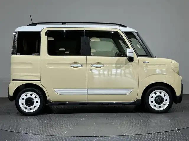 スズキ スペーシア ギア マイスタイル 愛媛県 2022(令4)年 5万km シフォンアイボリーメタリック ・８型ナビ（フルセグＴＶ・ＢＴ・ＣＤ・ＤＶＤ・ＦＭ・ＡＭ・ＳＤ・ＵＳＢ）/・ＥＴＣ　/・前後ドラレコ　/・両側電動ドア　/・レーダークルーズコントロール　/・レーンキープアシスト　/・衝突軽減ブレーキ　/・ＤＮ席シートヒーター/・前後コーナーセンサー/・USB充電/・サーキュレーター/・スペアキー