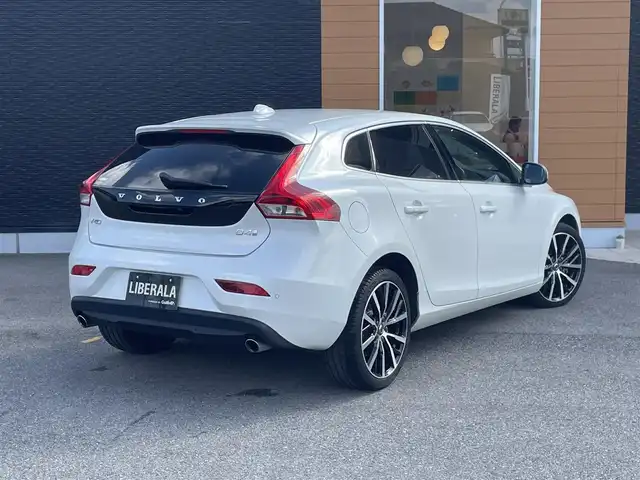 ボルボ Ｖ４０ D4 インスクリプション 栃木県 2016(平28)年 6.1万km パール 茶レザーシート /パワーシート /シートヒーター /Harman/Kardon/ナビ/フルセグ/バックカメラ/ETC/バックソナー /LEDヘッドライト/オートライト/BLIS/レーンキープアシスト/スマートキー/パドルシフト