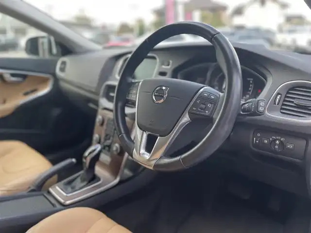 ボルボ Ｖ４０ D4 インスクリプション 栃木県 2016(平28)年 6.1万km パール 茶レザーシート /パワーシート /シートヒーター /Harman/Kardon/ナビ/フルセグ/バックカメラ/ETC/バックソナー /LEDヘッドライト/オートライト/BLIS/レーンキープアシスト/スマートキー/パドルシフト