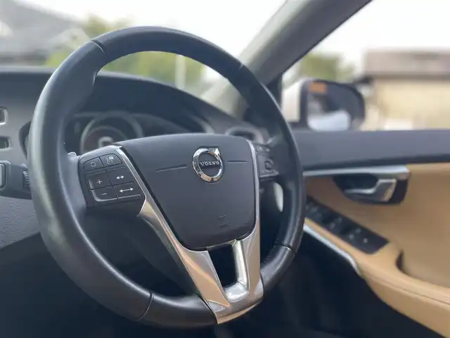 ボルボ Ｖ４０ D4 インスクリプション 栃木県 2016(平28)年 6.1万km パール 茶レザーシート /パワーシート /シートヒーター /Harman/Kardon/ナビ/フルセグ/バックカメラ/ETC/バックソナー /LEDヘッドライト/オートライト/BLIS/レーンキープアシスト/スマートキー/パドルシフト