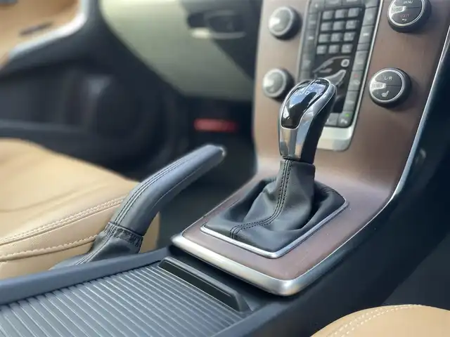 ボルボ Ｖ４０ D4 インスクリプション 栃木県 2016(平28)年 6.1万km パール 茶レザーシート /パワーシート /シートヒーター /Harman/Kardon/ナビ/フルセグ/バックカメラ/ETC/バックソナー /LEDヘッドライト/オートライト/BLIS/レーンキープアシスト/スマートキー/パドルシフト