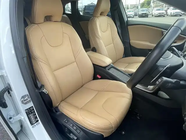 ボルボ Ｖ４０ D4 インスクリプション 栃木県 2016(平28)年 6.1万km パール 茶レザーシート /パワーシート /シートヒーター /Harman/Kardon/ナビ/フルセグ/バックカメラ/ETC/バックソナー /LEDヘッドライト/オートライト/BLIS/レーンキープアシスト/スマートキー/パドルシフト