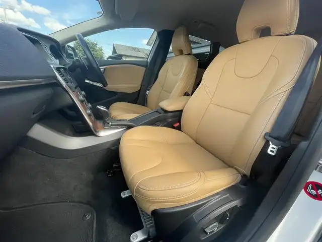 ボルボ Ｖ４０ D4 インスクリプション 栃木県 2016(平28)年 6.1万km パール 茶レザーシート /パワーシート /シートヒーター /Harman/Kardon/ナビ/フルセグ/バックカメラ/ETC/バックソナー /LEDヘッドライト/オートライト/BLIS/レーンキープアシスト/スマートキー/パドルシフト