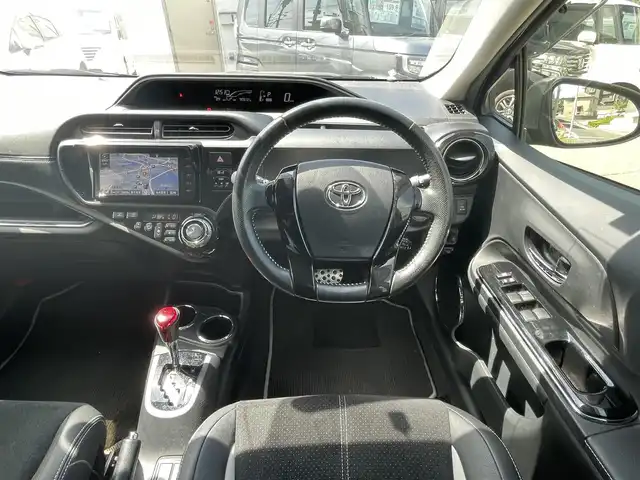トヨタ アクア G G’s 福岡県 2015(平27)年 9.1万km ブラックマイカ (株)IDOMが運営する【じしゃロン八幡西店】の自社ローン専用車両になります。こちらは現金またはオートローンご利用時の価格です。自社ローンご希望の方は別途その旨お申付け下さい/純正ナビ NSZT-W64/TV/CD/DVD/BT/バックカメラ/クルーズコントロール/ETC