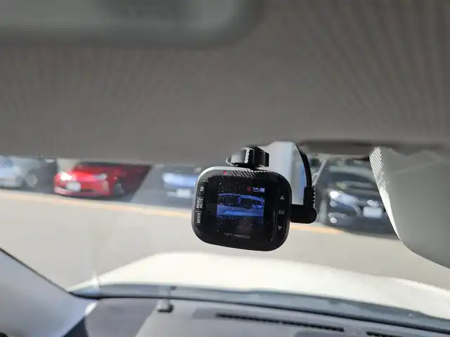 スバル フォレスター 2．0XT アイサイト 長崎県 2013(平25)年 2.7万km サテンホワイトパール 〇４WD/〇社外ナビ/〇フルセグTV/〇パワーバックドア/〇バックカメラ/〇ビルトインETC/〇ドライブレコーダー/〇全車速追従機能付レーダークルーズコントロール/〇アイサイトVer2/〇SRSエアバッグ/〇ターボ/〇左右独立温度調整オートエアコン/〇革巻きステアリングホイール/〇パドルシフト/〇合皮コンビシート/〇パワーシート/シートヒーター/〇純正18インチアルミホイール/〇ルーフレール/〇キーレスアクセス/プッシュスタート/〇禁煙車