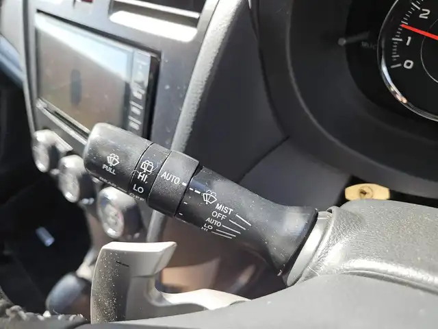 スバル フォレスター 2．0XT アイサイト 長崎県 2013(平25)年 2.7万km サテンホワイトパール 〇４WD/〇社外ナビ/〇フルセグTV/〇パワーバックドア/〇バックカメラ/〇ビルトインETC/〇ドライブレコーダー/〇全車速追従機能付レーダークルーズコントロール/〇アイサイトVer2/〇SRSエアバッグ/〇ターボ/〇左右独立温度調整オートエアコン/〇革巻きステアリングホイール/〇パドルシフト/〇合皮コンビシート/〇パワーシート/シートヒーター/〇純正18インチアルミホイール/〇ルーフレール/〇キーレスアクセス/プッシュスタート/〇禁煙車