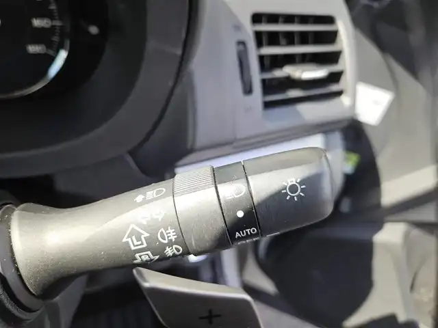 スバル フォレスター 2．0XT アイサイト 長崎県 2013(平25)年 2.7万km サテンホワイトパール 〇４WD/〇社外ナビ/〇フルセグTV/〇パワーバックドア/〇バックカメラ/〇ビルトインETC/〇ドライブレコーダー/〇全車速追従機能付レーダークルーズコントロール/〇アイサイトVer2/〇SRSエアバッグ/〇ターボ/〇左右独立温度調整オートエアコン/〇革巻きステアリングホイール/〇パドルシフト/〇合皮コンビシート/〇パワーシート/シートヒーター/〇純正18インチアルミホイール/〇ルーフレール/〇キーレスアクセス/プッシュスタート/〇禁煙車