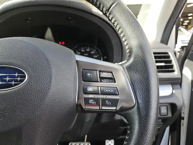 スバル フォレスター 2．0XT アイサイト 長崎県 2013(平25)年 2.7万km サテンホワイトパール 〇４WD/〇社外ナビ/〇フルセグTV/〇パワーバックドア/〇バックカメラ/〇ビルトインETC/〇ドライブレコーダー/〇全車速追従機能付レーダークルーズコントロール/〇アイサイトVer2/〇SRSエアバッグ/〇ターボ/〇左右独立温度調整オートエアコン/〇革巻きステアリングホイール/〇パドルシフト/〇合皮コンビシート/〇パワーシート/シートヒーター/〇純正18インチアルミホイール/〇ルーフレール/〇キーレスアクセス/プッシュスタート/〇禁煙車