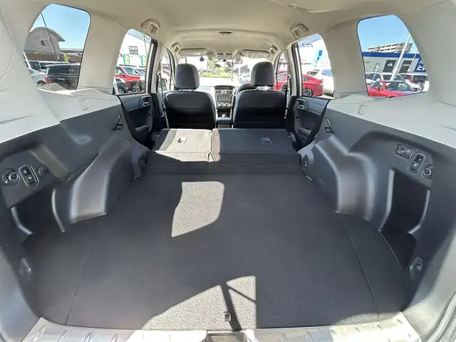 スバル フォレスター 2．0XT アイサイト 長崎県 2013(平25)年 2.7万km サテンホワイトパール 〇4WD/〇ストラーダナビ/〇フルセグTV/〇パワーバックドア/〇バックカメラ/〇ビルトインETC/〇ドライブレコーダー/〇アイサイトver2/・全車速追従機能付クルコン/・プリクラッシュブレーキ/・先行車発進お知らせ機能/・AT誤発進抑制制御/・ふらつき警報/車線逸脱警報/〇ターボ/〇HIDオートライト/〇オートエアコン/〇革巻きステアリング/〇ステアリングスイッチ/〇パドルシフト/〇ブラック革シート/〇前席パワーシート/シートヒーター/〇シルバールーフレール/〇純正18インチAWスタッドレス/〇スマートキー/プッシュエンジンスタート/〇禁煙車