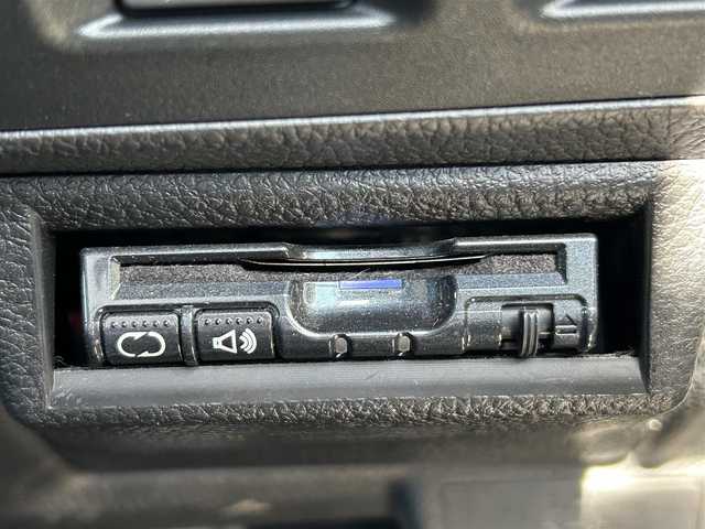 スバル フォレスター 2．0XT アイサイト 長崎県 2013(平25)年 2.7万km サテンホワイトパール 〇4WD/〇ストラーダナビ/〇フルセグTV/〇パワーバックドア/〇バックカメラ/〇ビルトインETC/〇ドライブレコーダー/〇アイサイトver2/・全車速追従機能付クルコン/・プリクラッシュブレーキ/・先行車発進お知らせ機能/・AT誤発進抑制制御/・ふらつき警報/車線逸脱警報/〇ターボ/〇HIDオートライト/〇オートエアコン/〇革巻きステアリング/〇ステアリングスイッチ/〇パドルシフト/〇ブラック革シート/〇前席パワーシート/シートヒーター/〇シルバールーフレール/〇純正18インチAWスタッドレス/〇スマートキー/プッシュエンジンスタート/〇禁煙車