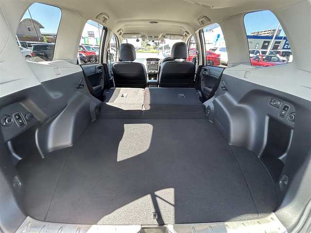 スバル フォレスター 2．0XT アイサイト 長崎県 2013(平25)年 2.7万km サテンホワイトパール 〇4WD/〇ストラーダナビ/〇フルセグTV/〇パワーバックドア/〇バックカメラ/〇ビルトインETC/〇ドライブレコーダー/〇アイサイトver2/・全車速追従機能付クルコン/・プリクラッシュブレーキ/・先行車発進お知らせ機能/・AT誤発進抑制制御/・ふらつき警報/車線逸脱警報/〇ターボ/〇HIDオートライト/〇オートエアコン/〇革巻きステアリング/〇ステアリングスイッチ/〇パドルシフト/〇ブラック革シート/〇前席パワーシート/シートヒーター/〇シルバールーフレール/〇純正18インチAWスタッドレス/〇スマートキー/プッシュエンジンスタート/〇禁煙車