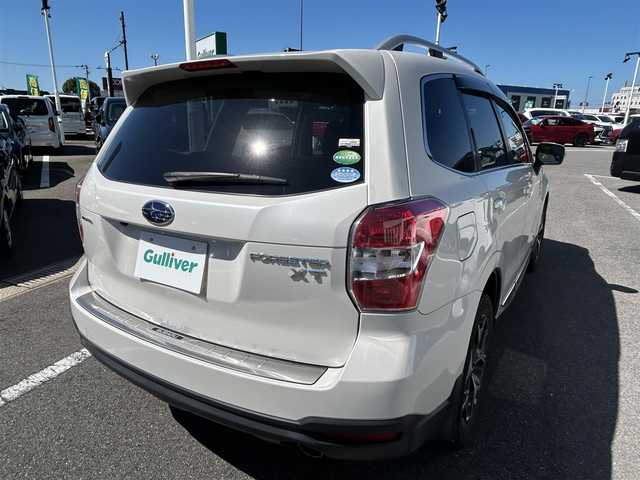 スバル フォレスター 2．0XT アイサイト 長崎県 2013(平25)年 2.7万km サテンホワイトパール 〇4WD/〇ストラーダナビ/〇フルセグTV/〇パワーバックドア/〇バックカメラ/〇ビルトインETC/〇ドライブレコーダー/〇アイサイトver2/・全車速追従機能付クルコン/・プリクラッシュブレーキ/・先行車発進お知らせ機能/・AT誤発進抑制制御/・ふらつき警報/車線逸脱警報/〇ターボ/〇HIDオートライト/〇オートエアコン/〇革巻きステアリング/〇ステアリングスイッチ/〇パドルシフト/〇ブラック革シート/〇前席パワーシート/シートヒーター/〇シルバールーフレール/〇純正18インチAWスタッドレス/〇スマートキー/プッシュエンジンスタート/〇禁煙車