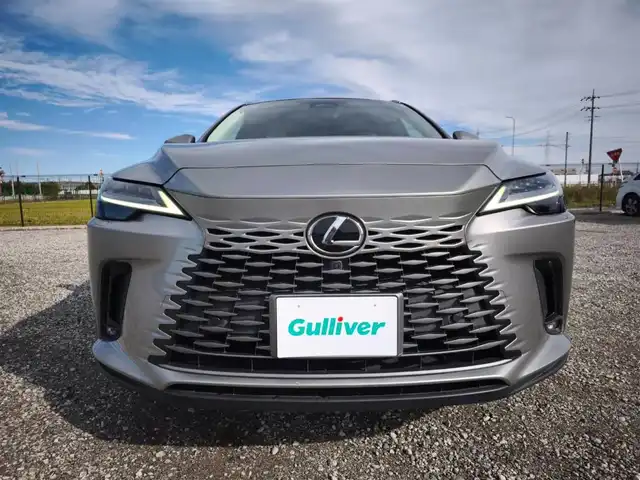 レクサス ＲＸ 450h+ バージョンL 愛知県 2023(令5)年 6.4万km ソニックチタニウム 〇４WD/〇パノラマルーフ/〇純正14インチタッチプレイディスプレイオーディオプラス/〇フルセグTV/〇ハンズフリーパワーバックドア/〇バックカメラ/〇パノラミックビューモニター/〇ビルトインETC2.0/〇ドライブレコーダー(前後方)/〇レーダークルーズコントロール/〇コーナーセンサー/〇セーフティシステムプラス/〇LEDヘッドランプ/〇LEDフロントフォグランプ/〇革巻きコンビステアリングホイール/〇パドルシフト/ステアリングヒーター/〇セミアニリン革シート/〇パワーシート/シートヒーター/〇ベンチレーション/〇純正21インチアルミホイール/〇シルバールーフレール/〇スマートエントリー/スタートシステム/〇禁煙車