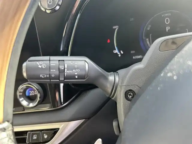 レクサス ＲＸ 450h+ バージョンL 愛知県 2023(令5)年 6.4万km ソニックチタニウム 4WD/パノラマルーフ/純正14型ナビ/フルセグTV/BT/HDMI/ハンズフリーパワーバックドア/パノラミックビューモニター/ビルトインETC2.0/前後ドライブレコーダー/レーダークルーズコントロール/クリアランスソナー/セーフティシステムプラス/・プリクラッシュセーフティ/・レーンディパーチャーアラート/・レーントレーシングアシスト/・レーンチェンジアシスト/・アダプティブハイビームシステム/・ロードサインアシスト/レクサスチームメイト/ブラインドスポットモニター/前後パーキングサポートブレーキ/デジタルインナーミラー/3連フルLEDヘッドランプ/本木製/革巻きコンビステアリング/ステアリングヒーター/ホワイトセミアニリン革シート/全席シートヒーター/ベンチレーション/前席パワーシート/ポジションメモリー/シルバールーフレール/純正21インチアルミホイール