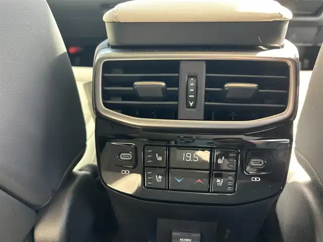 レクサス ＲＸ 450h+ バージョンL 愛知県 2023(令5)年 6.4万km ソニックチタニウム 4WD/パノラマルーフ/純正14型ナビ/フルセグTV/BT/HDMI/ハンズフリーパワーバックドア/パノラミックビューモニター/ビルトインETC2.0/前後ドライブレコーダー/レーダークルーズコントロール/クリアランスソナー/セーフティシステムプラス/・プリクラッシュセーフティ/・レーンディパーチャーアラート/・レーントレーシングアシスト/・レーンチェンジアシスト/・アダプティブハイビームシステム/・ロードサインアシスト/レクサスチームメイト/ブラインドスポットモニター/前後パーキングサポートブレーキ/デジタルインナーミラー/3連フルLEDヘッドランプ/本木製/革巻きコンビステアリング/ステアリングヒーター/ホワイトセミアニリン革シート/全席シートヒーター/ベンチレーション/前席パワーシート/ポジションメモリー/シルバールーフレール/純正21インチアルミホイール