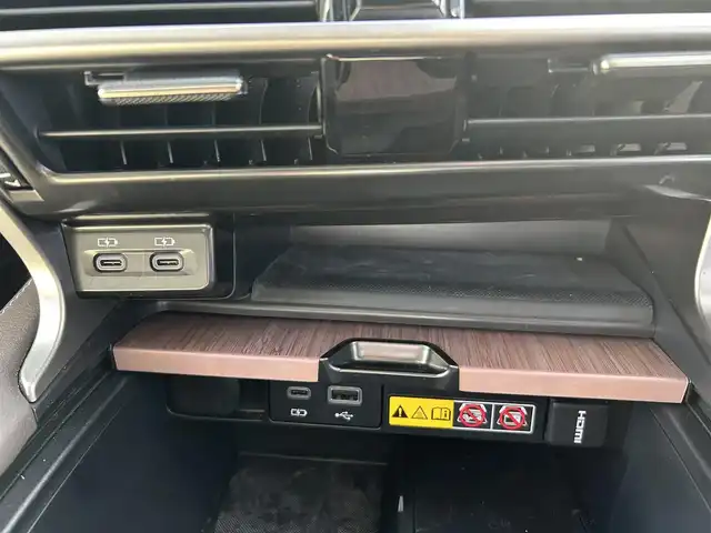 レクサス ＲＸ 450h+ バージョンL 愛知県 2023(令5)年 6.4万km ソニックチタニウム 4WD/パノラマルーフ/純正14型ナビ/フルセグTV/BT/HDMI/ハンズフリーパワーバックドア/パノラミックビューモニター/ビルトインETC2.0/前後ドライブレコーダー/レーダークルーズコントロール/クリアランスソナー/セーフティシステムプラス/・プリクラッシュセーフティ/・レーンディパーチャーアラート/・レーントレーシングアシスト/・レーンチェンジアシスト/・アダプティブハイビームシステム/・ロードサインアシスト/レクサスチームメイト/ブラインドスポットモニター/前後パーキングサポートブレーキ/デジタルインナーミラー/3連フルLEDヘッドランプ/本木製/革巻きコンビステアリング/ステアリングヒーター/ホワイトセミアニリン革シート/全席シートヒーター/ベンチレーション/前席パワーシート/ポジションメモリー/シルバールーフレール/純正21インチアルミホイール