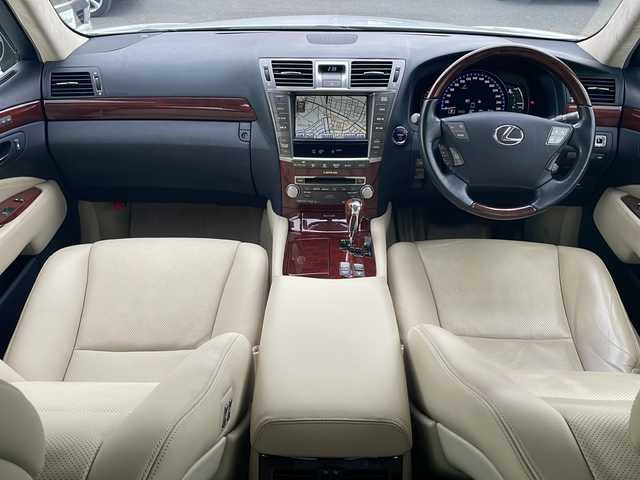 レクサス ＬＳ 600h Iパッケージ 青森県 2011(平23)年 10.1万km ホワイトパールクリスタルシャイン 4WD/ワンオーナー/純正HDDナビ・フルセグTV/OPマークレビンソンサラウンド/CD・DVD・Bluetooth/バックカメラ/レザーシート/前席パワーシート・エアシート/前後席シートヒーター/OPパワートランクリッド/ステアリングヒーター/リアドア・リアウインドウ電動サンシェード/クルーズコントロール/純正エンジンスターター/ビルトインETC/LEDヘッドライト/フォグランプ/純正18インチアルミ/スマートキー/プッシュスタート/スペアキー、カードキー有/保証書・取説書