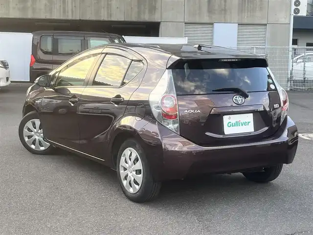 トヨタ アクア S 島根県 2014(平26)年 15.6万km ディープアメジストマイカメタリック 純正ナビ　/DVD再生　/Bluetooth　/バックカメラ　/ビルトインETC/前席シートヒーター　/横滑り防止装置　/プッシュスタート　/スマートキー　/純正フロアマット　/保証書　/取扱説明書