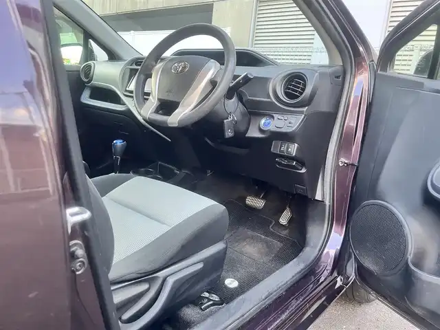 トヨタ アクア S 島根県 2014(平26)年 15.6万km ディープアメジストマイカメタリック 純正ナビ　/DVD再生　/Bluetooth　/バックカメラ　/ビルトインETC/前席シートヒーター　/横滑り防止装置　/プッシュスタート　/スマートキー　/純正フロアマット　/保証書　/取扱説明書