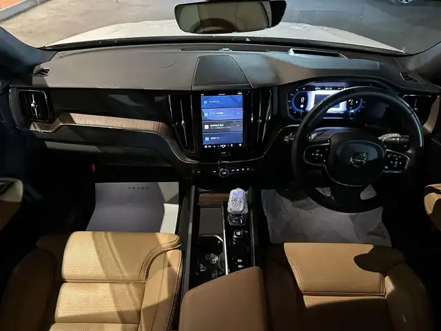ボルボ ボルボ ＸＣ６０ アルティメット B5 AWD 岐阜県 2022(令4)年 3.5万km パール harman/kardonプレミアムサウンドオーディオシステム/衝突回避被害軽減ブレーキシステム/歩行者サイクリスト大型動物検知機能/インターセクションサポート右折時対向車検知機能/対向車対応機能/ステアリングサポート衝突回避支援機能/オンカミングレーンミティゲーション対向車線衝突回避支援機能/レーンキーピングエイド/ドライバーアラートコントロール/ロードサインインフォメーション/ランオフロードミティゲーション道路逸脱回避支援機能/リア衝突回避被害軽減ブレーキシステム/パイロットアシスト車線維持支援機能/全車速追従機能付ACCアダプティブクルーズコントロール/ステアリングアシスト付ブラインドスポットインフォメーションシステム/衝突回避被害軽減ブレーキ機能付CTA/360°ビューカメラ/先行車発進告知機能/Google Apps and Services/　Applecarplay　AndroidAuto/ヘッドアップディスプレイ/ステアリングヒーター/前席シートベンチレーション/全席シートヒーター/メモリー機能付きパワーシート