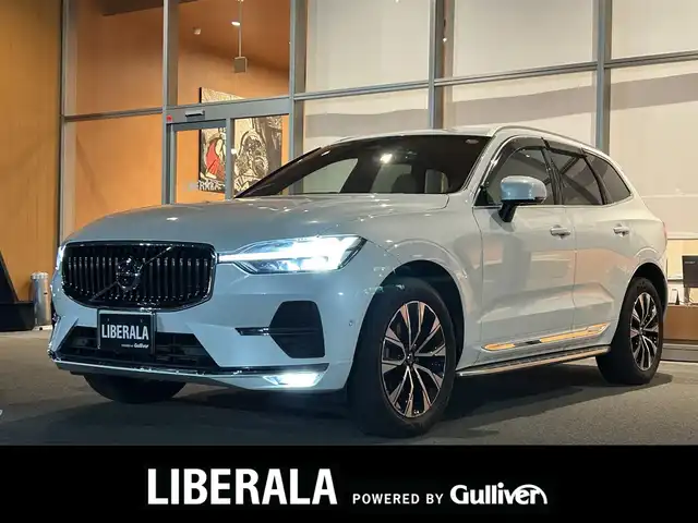 ボルボ ボルボ ＸＣ６０ アルティメット B5 AWD 岐阜県 2022(令4)年 3.5万km パール harman/kardonプレミアムサウンドオーディオシステム/衝突回避被害軽減ブレーキシステム/歩行者サイクリスト大型動物検知機能/インターセクションサポート右折時対向車検知機能/対向車対応機能/ステアリングサポート衝突回避支援機能/オンカミングレーンミティゲーション対向車線衝突回避支援機能/レーンキーピングエイド/ドライバーアラートコントロール/ロードサインインフォメーション/ランオフロードミティゲーション道路逸脱回避支援機能/リア衝突回避被害軽減ブレーキシステム/パイロットアシスト車線維持支援機能/全車速追従機能付ACCアダプティブクルーズコントロール/ステアリングアシスト付ブラインドスポットインフォメーションシステム/衝突回避被害軽減ブレーキ機能付CTA/360°ビューカメラ/先行車発進告知機能/Google Apps and Services/　Applecarplay　AndroidAuto/ヘッドアップディスプレイ/ステアリングヒーター/前席シートベンチレーション/全席シートヒーター/メモリー機能付きパワーシート