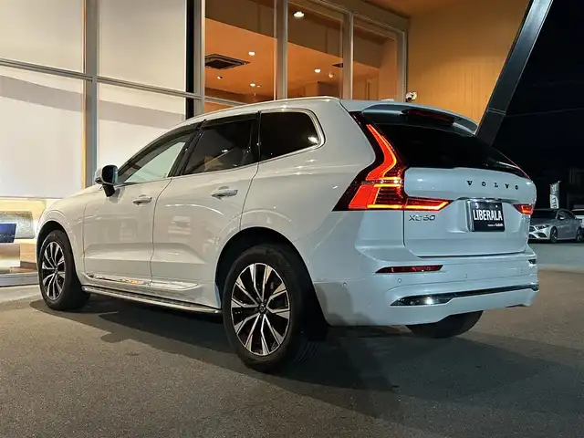 ボルボ ボルボ ＸＣ６０ アルティメット B5 AWD 岐阜県 2022(令4)年 3.5万km パール harman/kardonプレミアムサウンドオーディオシステム/衝突回避被害軽減ブレーキシステム/歩行者サイクリスト大型動物検知機能/インターセクションサポート右折時対向車検知機能/対向車対応機能/ステアリングサポート衝突回避支援機能/オンカミングレーンミティゲーション対向車線衝突回避支援機能/レーンキーピングエイド/ドライバーアラートコントロール/ロードサインインフォメーション/ランオフロードミティゲーション道路逸脱回避支援機能/リア衝突回避被害軽減ブレーキシステム/パイロットアシスト車線維持支援機能/全車速追従機能付ACCアダプティブクルーズコントロール/ステアリングアシスト付ブラインドスポットインフォメーションシステム/衝突回避被害軽減ブレーキ機能付CTA/360°ビューカメラ/先行車発進告知機能/Google Apps and Services/　Applecarplay　AndroidAuto/ヘッドアップディスプレイ/ステアリングヒーター/前席シートベンチレーション/全席シートヒーター/メモリー機能付きパワーシート