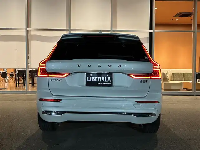 ボルボ ボルボ ＸＣ６０ アルティメット B5 AWD 岐阜県 2022(令4)年 3.5万km パール harman/kardonプレミアムサウンドオーディオシステム/衝突回避被害軽減ブレーキシステム/歩行者サイクリスト大型動物検知機能/インターセクションサポート右折時対向車検知機能/対向車対応機能/ステアリングサポート衝突回避支援機能/オンカミングレーンミティゲーション対向車線衝突回避支援機能/レーンキーピングエイド/ドライバーアラートコントロール/ロードサインインフォメーション/ランオフロードミティゲーション道路逸脱回避支援機能/リア衝突回避被害軽減ブレーキシステム/パイロットアシスト車線維持支援機能/全車速追従機能付ACCアダプティブクルーズコントロール/ステアリングアシスト付ブラインドスポットインフォメーションシステム/衝突回避被害軽減ブレーキ機能付CTA/360°ビューカメラ/先行車発進告知機能/Google Apps and Services/　Applecarplay　AndroidAuto/ヘッドアップディスプレイ/ステアリングヒーター/前席シートベンチレーション/全席シートヒーター/メモリー機能付きパワーシート