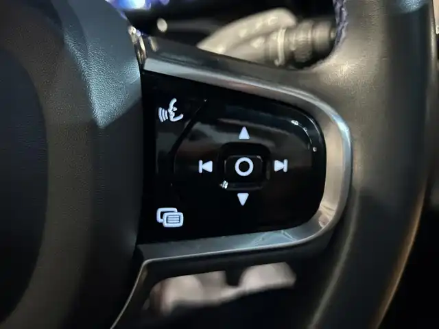 ボルボ ボルボ ＸＣ６０ アルティメット B5 AWD 岐阜県 2022(令4)年 3.5万km パール harman/kardonプレミアムサウンドオーディオシステム/衝突回避被害軽減ブレーキシステム/歩行者サイクリスト大型動物検知機能/インターセクションサポート右折時対向車検知機能/対向車対応機能/ステアリングサポート衝突回避支援機能/オンカミングレーンミティゲーション対向車線衝突回避支援機能/レーンキーピングエイド/ドライバーアラートコントロール/ロードサインインフォメーション/ランオフロードミティゲーション道路逸脱回避支援機能/リア衝突回避被害軽減ブレーキシステム/パイロットアシスト車線維持支援機能/全車速追従機能付ACCアダプティブクルーズコントロール/ステアリングアシスト付ブラインドスポットインフォメーションシステム/衝突回避被害軽減ブレーキ機能付CTA/360°ビューカメラ/先行車発進告知機能/Google Apps and Services/　Applecarplay　AndroidAuto/ヘッドアップディスプレイ/ステアリングヒーター/前席シートベンチレーション/全席シートヒーター/メモリー機能付きパワーシート