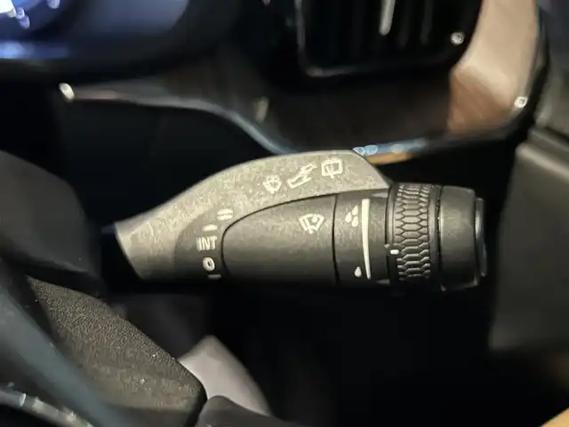 ボルボ ボルボ ＸＣ６０ アルティメット B5 AWD 岐阜県 2022(令4)年 3.5万km パール harman/kardonプレミアムサウンドオーディオシステム/衝突回避被害軽減ブレーキシステム/歩行者サイクリスト大型動物検知機能/インターセクションサポート右折時対向車検知機能/対向車対応機能/ステアリングサポート衝突回避支援機能/オンカミングレーンミティゲーション対向車線衝突回避支援機能/レーンキーピングエイド/ドライバーアラートコントロール/ロードサインインフォメーション/ランオフロードミティゲーション道路逸脱回避支援機能/リア衝突回避被害軽減ブレーキシステム/パイロットアシスト車線維持支援機能/全車速追従機能付ACCアダプティブクルーズコントロール/ステアリングアシスト付ブラインドスポットインフォメーションシステム/衝突回避被害軽減ブレーキ機能付CTA/360°ビューカメラ/先行車発進告知機能/Google Apps and Services/　Applecarplay　AndroidAuto/ヘッドアップディスプレイ/ステアリングヒーター/前席シートベンチレーション/全席シートヒーター/メモリー機能付きパワーシート