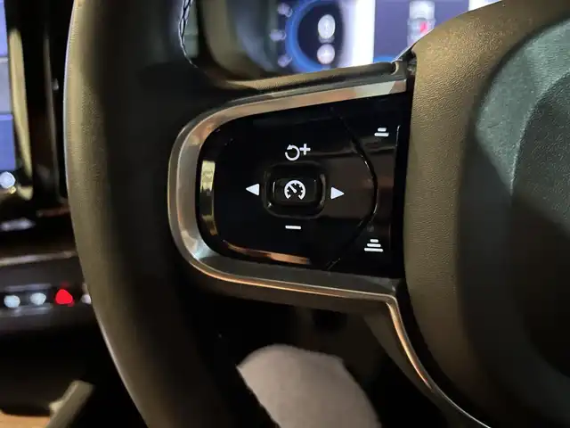 ボルボ ボルボ ＸＣ６０ アルティメット B5 AWD 岐阜県 2022(令4)年 3.5万km パール harman/kardonプレミアムサウンドオーディオシステム/衝突回避被害軽減ブレーキシステム/歩行者サイクリスト大型動物検知機能/インターセクションサポート右折時対向車検知機能/対向車対応機能/ステアリングサポート衝突回避支援機能/オンカミングレーンミティゲーション対向車線衝突回避支援機能/レーンキーピングエイド/ドライバーアラートコントロール/ロードサインインフォメーション/ランオフロードミティゲーション道路逸脱回避支援機能/リア衝突回避被害軽減ブレーキシステム/パイロットアシスト車線維持支援機能/全車速追従機能付ACCアダプティブクルーズコントロール/ステアリングアシスト付ブラインドスポットインフォメーションシステム/衝突回避被害軽減ブレーキ機能付CTA/360°ビューカメラ/先行車発進告知機能/Google Apps and Services/　Applecarplay　AndroidAuto/ヘッドアップディスプレイ/ステアリングヒーター/前席シートベンチレーション/全席シートヒーター/メモリー機能付きパワーシート